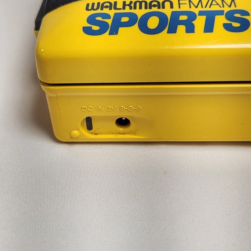 SONY Walkman Sports Audio‎ Cassette fm/am Radio WM-F2078 yellow Made in Japan